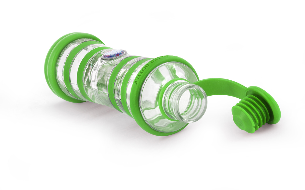 Bouteille i9 Harmonie vert: La bouteille i9 permet de dynamiser l'eau et de l'informer avec des informations à très hautes vibrations. La bouteille i9 "nettoie" l'eau de toutes ses mémoires indésirables et augmente sa concentration en photons, autrement dit son énergie. Offrez vous ou offrez la bouteille i9. On choisira la bouteille i9 Harmonie pour la couleur verte de ses anneaux protecteurs, pour travailler l'équilibre, le chakra coeur Anahata