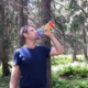boire de l'eau en randonnée, en montagne